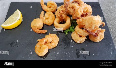 Mixed Fried Prawns And Squid Hi Res Stock Photography And Images Alamy