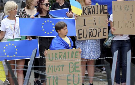 European Union Okays Ukraine Candidacy For Bloc Membership The Times