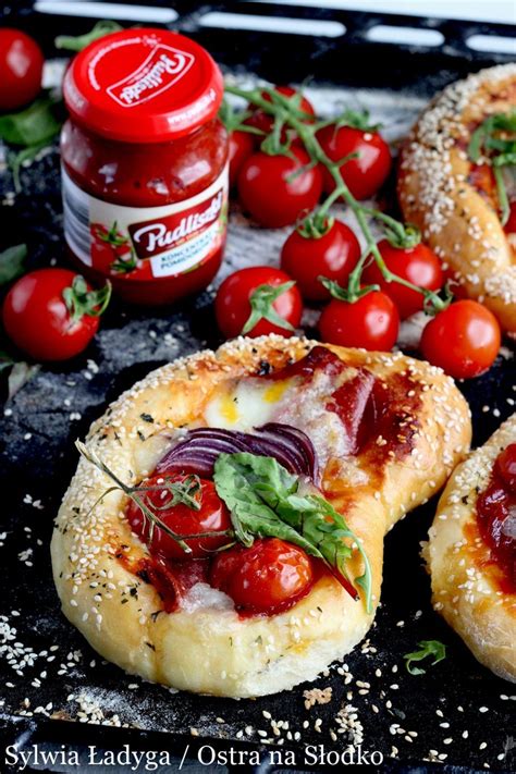 POMIDOROWE FOCACCIE Z SALAMI I MOZZARELLĄ Appetizer recipes Food and