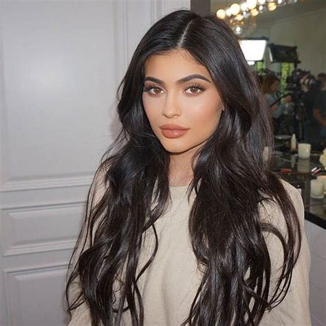 Kylie Jenner Lanza Colecci N De Sombras