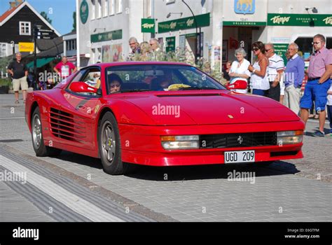 Red ferrari testarossa hi-res stock photography and images - Alamy