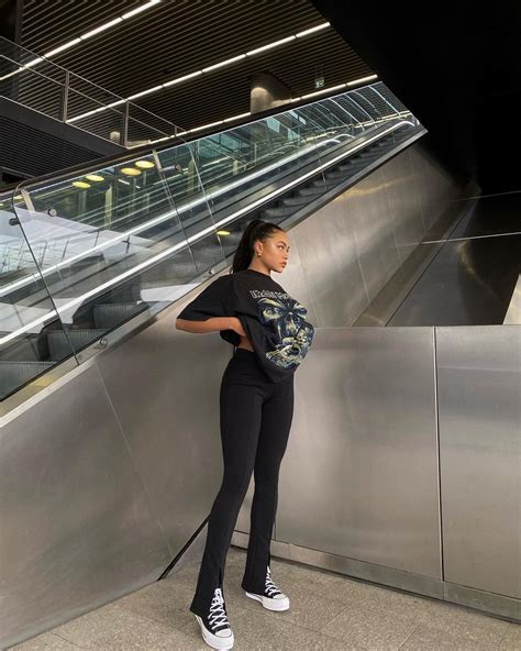 Loz🤍 On Instagram Im Here For An Escalator Or A Lift Setting🖤