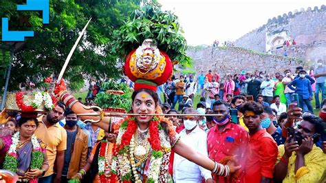 Golconda Bonalu Bonam Rakesh Anna Dance At Golconda Bonalu