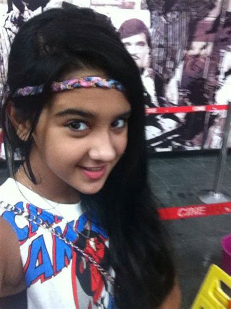 Celebrity Pics Roshni Walia Cute