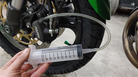 Astuce Pour PURGER Vos FREINS De Moto RAPIDEMENT YouTube