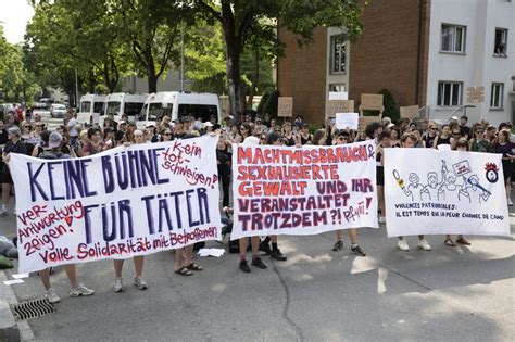 Rund 100 Personen Demonstrieren Gegen Rammstein Konzert In Bern