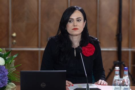 G Media Ro Ministrul Muncii Simona Bucura Oprescu Este Na A Fiului