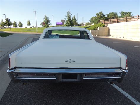 Lincoln Continental Sedan Barn Finds