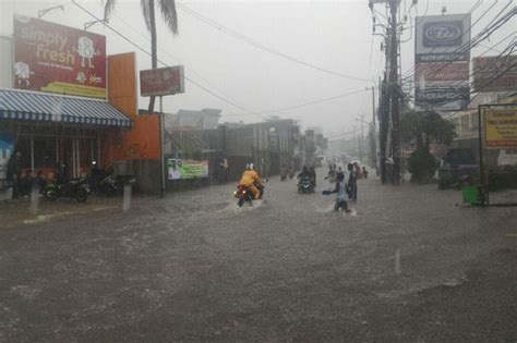 Diguyur Hujan Kota Tangerang Selatan Dikepung Banjir