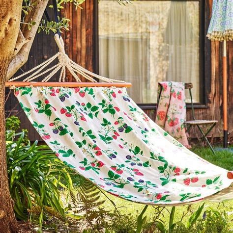 Get Cozy Outdoors With These Amazing Backyard Ideas With Hammocks