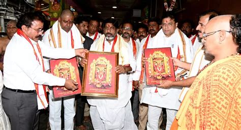 Bhatti Sridhar Babu Offer Prayers To Goddess Kanaka Durga At Indrakiladri