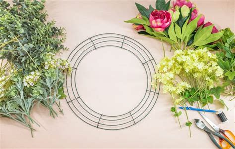 How To Use A Wire Wreath Frame The Koch Blog Door Wreaths Diy Wreath