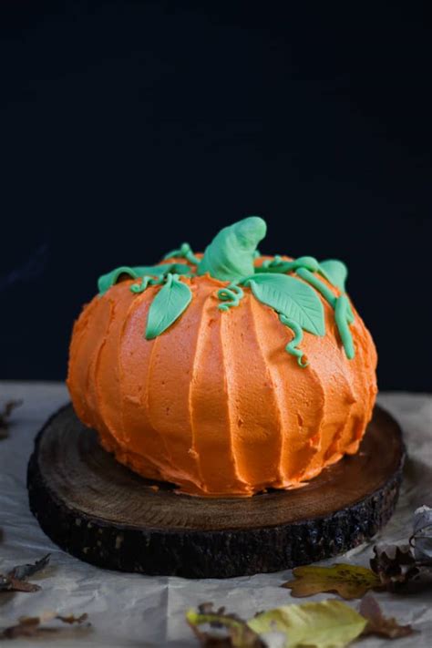 How To Make A Halloween Pumpkin Bundt Cake