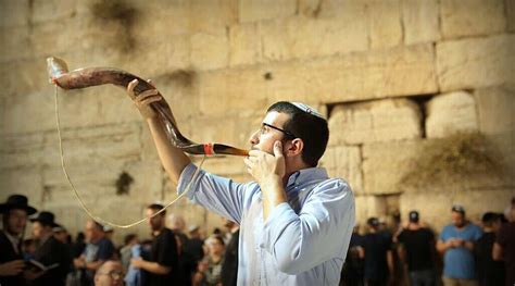 Rabbis Let Everyone In Israel Hear The Rosh Hashanah Shofar At Once