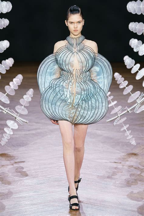 Iris Van Herpen Fall Couture Collection Vogue Iris Van Herpen