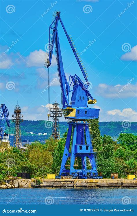 Level Luffing Crane Stock Image | CartoonDealer.com #29237221