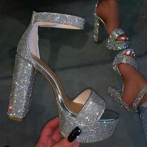 Venta Tacones Brillantes Plateados En Stock