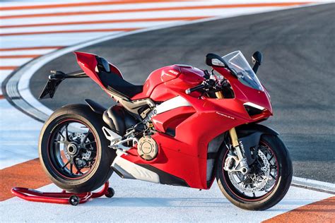 Review Of Ducati Panigale V4 S 2018 Pictures Live Photos