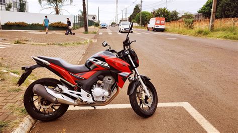 Ao Desviar De Cachorro Motociclista De 23 Anos Sofre Queda E Fica