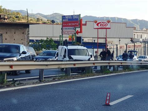 Reggio Calabria Ennesimo Incidente In Autostrada Nel Caos Dei Lavori