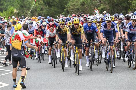 Tour De France 2023 Direct Peloton Groupé à 50 Km De Larrivée Sur