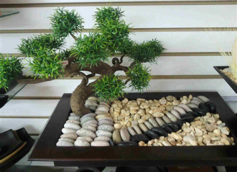 Arreglo En Base De Madera Con Bonsai Artificial Y Decorado Con Piedra