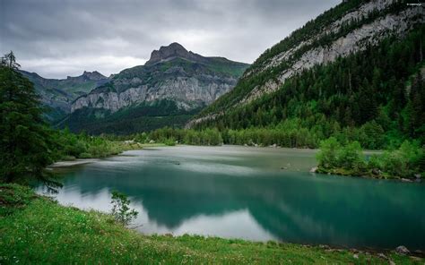 Lasy Góry Alpy Berneńskie Kanton Valais Szwajcaria Lac de