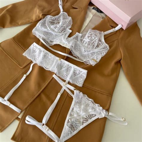 Conjunto De Lingerie Em Renda Cinta Liga Sem Bojo Aro Branco