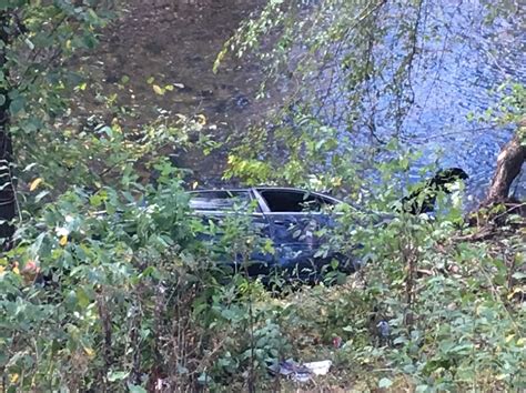 Authorities Investigate Car Crash Into River Driver Flees Scene Wlos