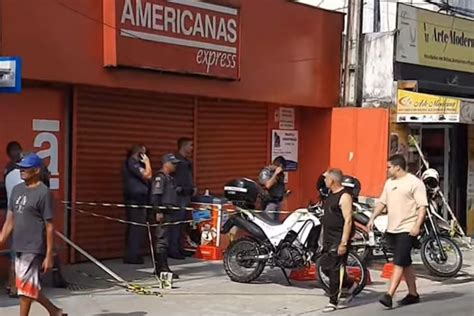 Policial reage a roubo na Lojas Americanas e dá 4 tiros em assaltante