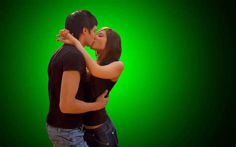 Download Love Couple Kiss Green Pictures