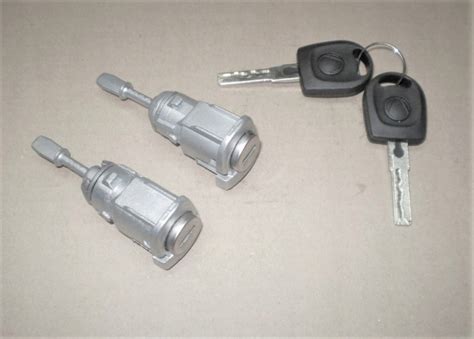 ZAMEK WKŁADKA ZAMKA KOMPLET VW PASSAT B5 96 05 7482716751 oficjalne