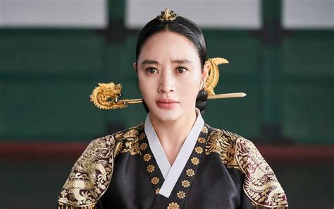 Kim Hye Soo Buktikan Kualitas Lewat 3 Adegan Ngeteh Di Under The Queens Umbrella