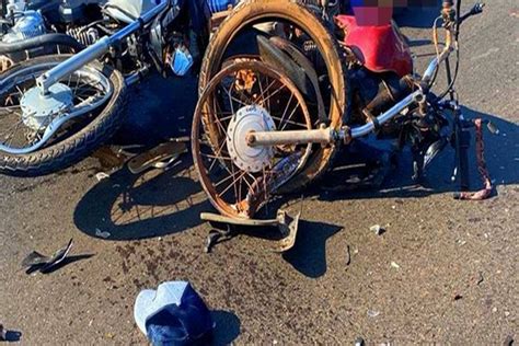 Colisão frontal entre motos deixa um morto e outro gravemente ferido na