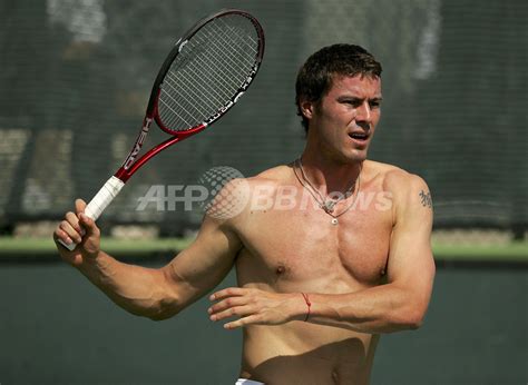 ＜テニス パシフィック・ライフ・オープン2007＞男子シングルス、サフィン 試合会場で調整を行う 米国 写真2枚 国際ニュース：afpbb