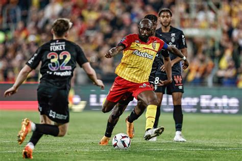 Ligue 1 Lens survit au piège rémois et conforte sa deuxième place