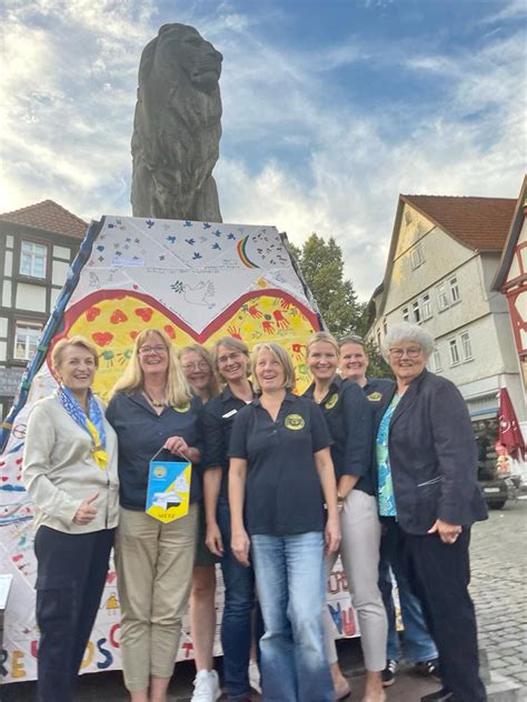 Nie wieder Krieg habillage du Lion de Lauterbach et célébration du