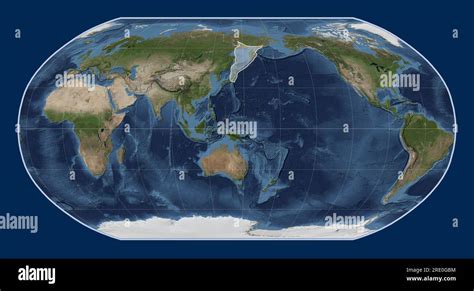 Placa Tectónica De Okhotsk En El Mapa Satelital Blue Marble En La Proyección Robinson Centrada