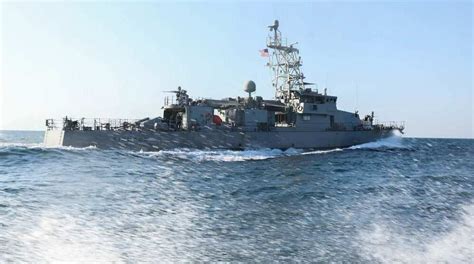 Pics Iranian Gunboat Nearly Collides With Us Warship While Charging It