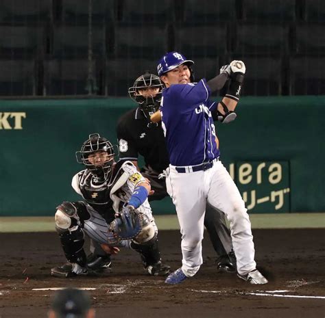 ＜神・中＞4回1死一塁、中日・木下拓は左越えに2ランを放つ（撮影・坂田 高浩） ― スポニチ Sponichi Annex 野球