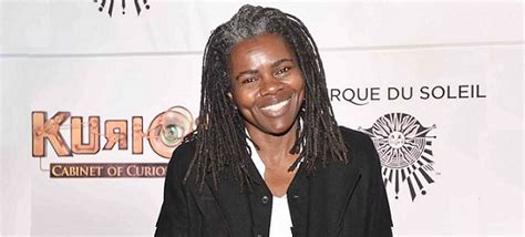 Tracy Chapman Becomes First Black Woman To Top Country Billboard Charts