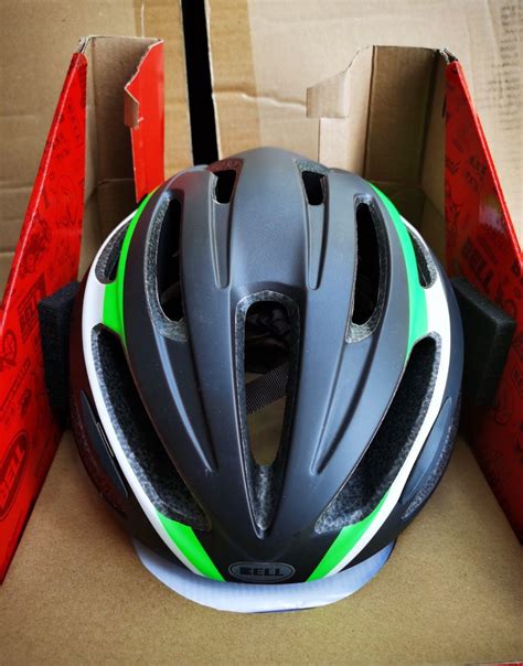 Bell Road Bike 🚴‍♀️ Helmet Black X Green 體育器材 自行車及配件 單車在旋轉拍賣