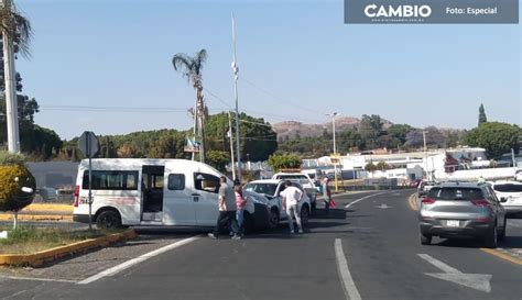 Transporte Público Choca Vs Auto En La Atlixco Izúcar Deja Daños