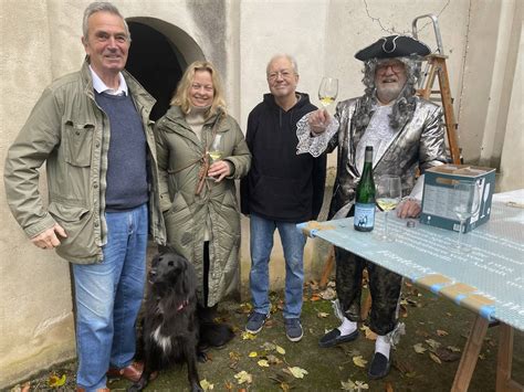 D Sseldorf Jan Wellem Hat An Seinem Brunnen Ein Neues Wandbild