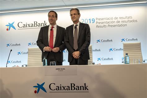 Caixabank Reduce Dividendo Y Objetivos De Capital Por El Impacto Del