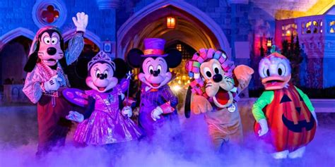 The BEST Easy Disney Halloween Costumes | Disney Dining