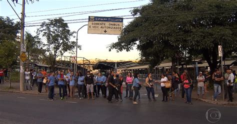 G1 Motoristas de ônibus e cobradores encerram paralisação em BH