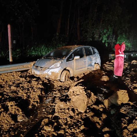 Deslizamento De Terra Interdita Parte Da BR 262 Em Domingos Martins