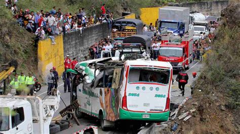 Tragedia En Colombia Al Menos 20 Muertos Y 15 Heridos Deja Accidente