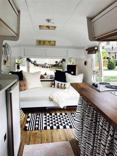 12 Camper Makeovers that will Amaze You Décoration camping car Vivre